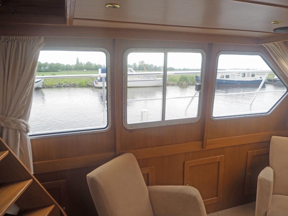 Saloon, Accommodation